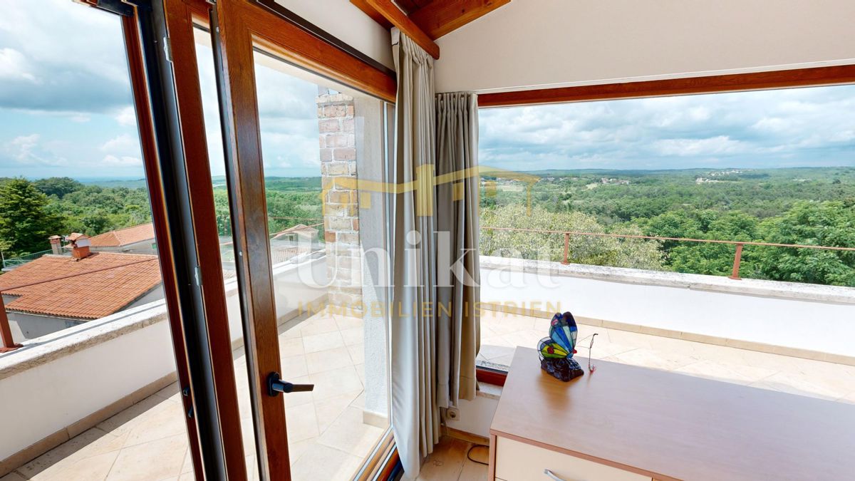 Casa in pietra ristrutturata con piscina